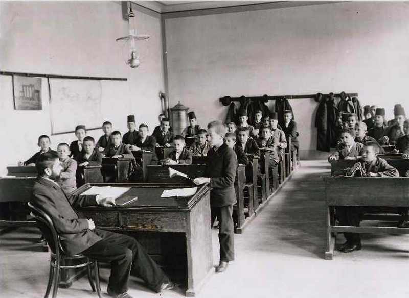 Gimnazija - interijer (František Topič) 1907