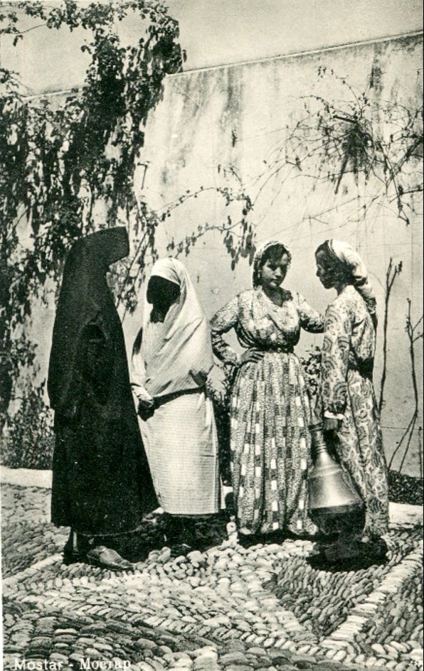 U avliji (Wilhelm Wiener) 1908 (5)